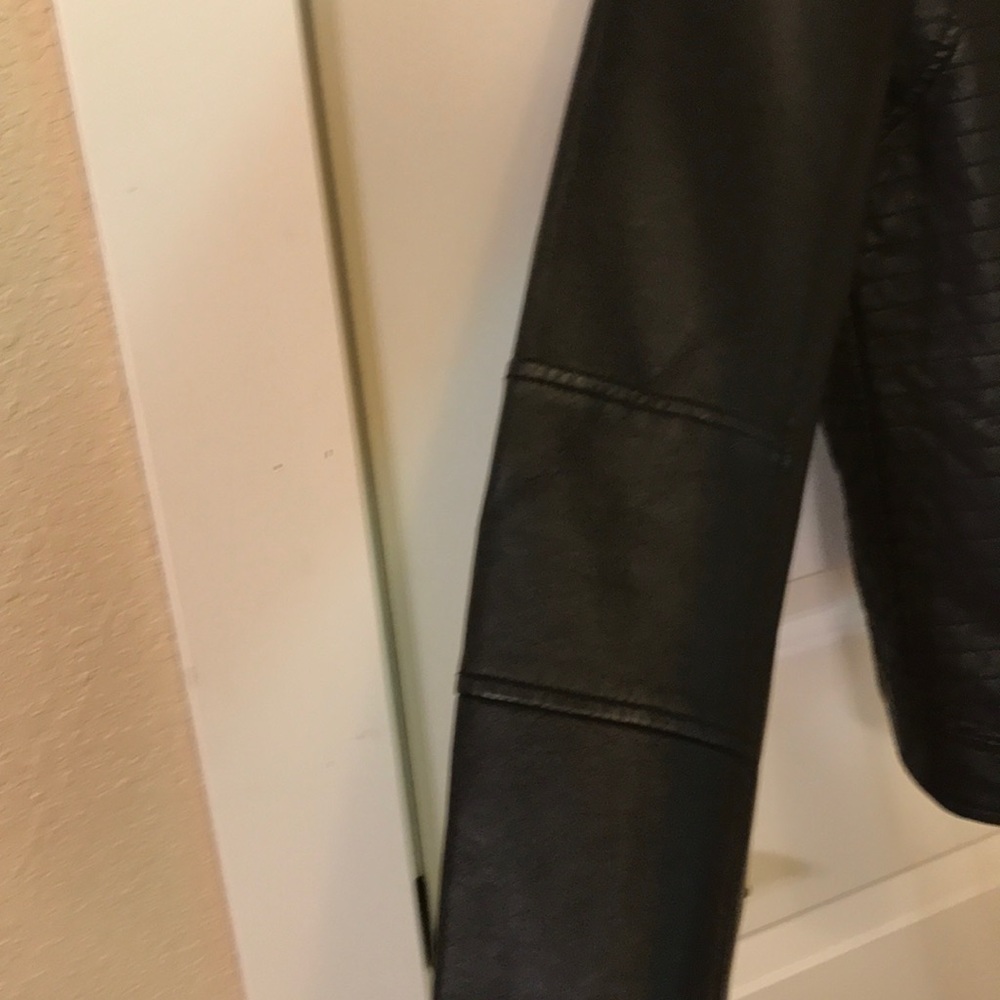 New Holllister Vegan Jacket - Picture 4 of 5